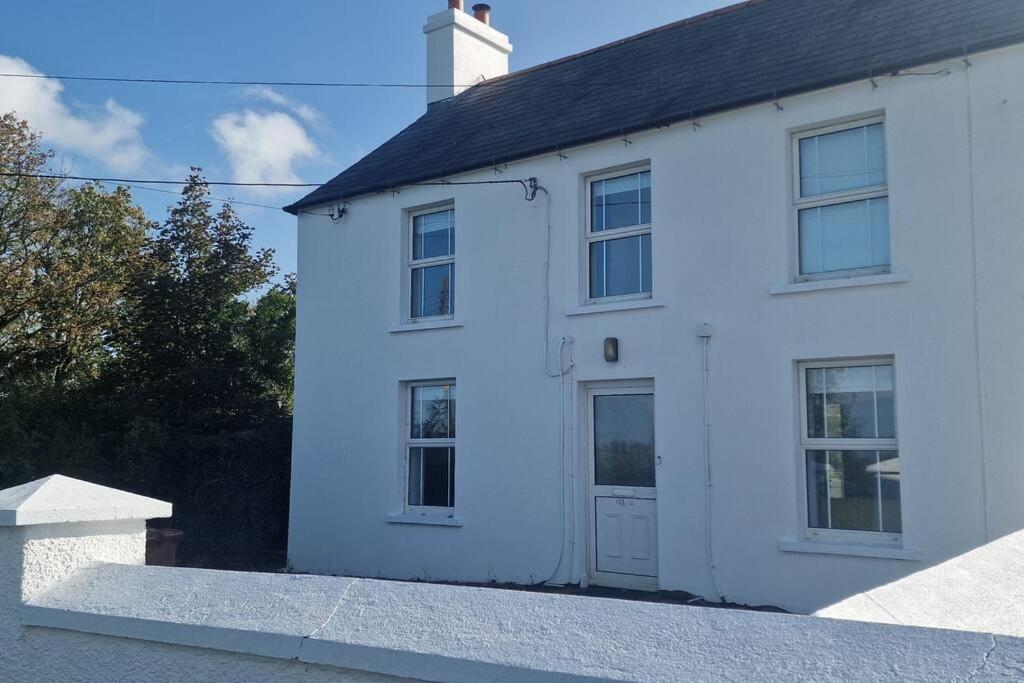 The Alpaca Farmhouse With Hot Tub And Alpaca Experience Included Dromara Exterior photo