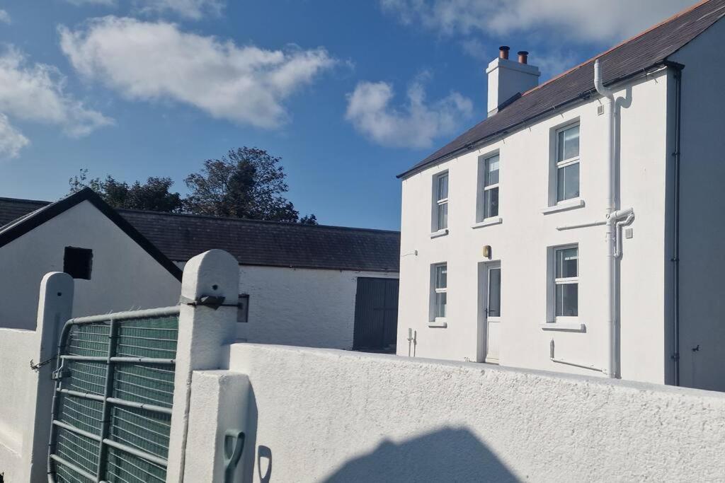 The Alpaca Farmhouse With Hot Tub And Alpaca Experience Included Dromara Exterior photo