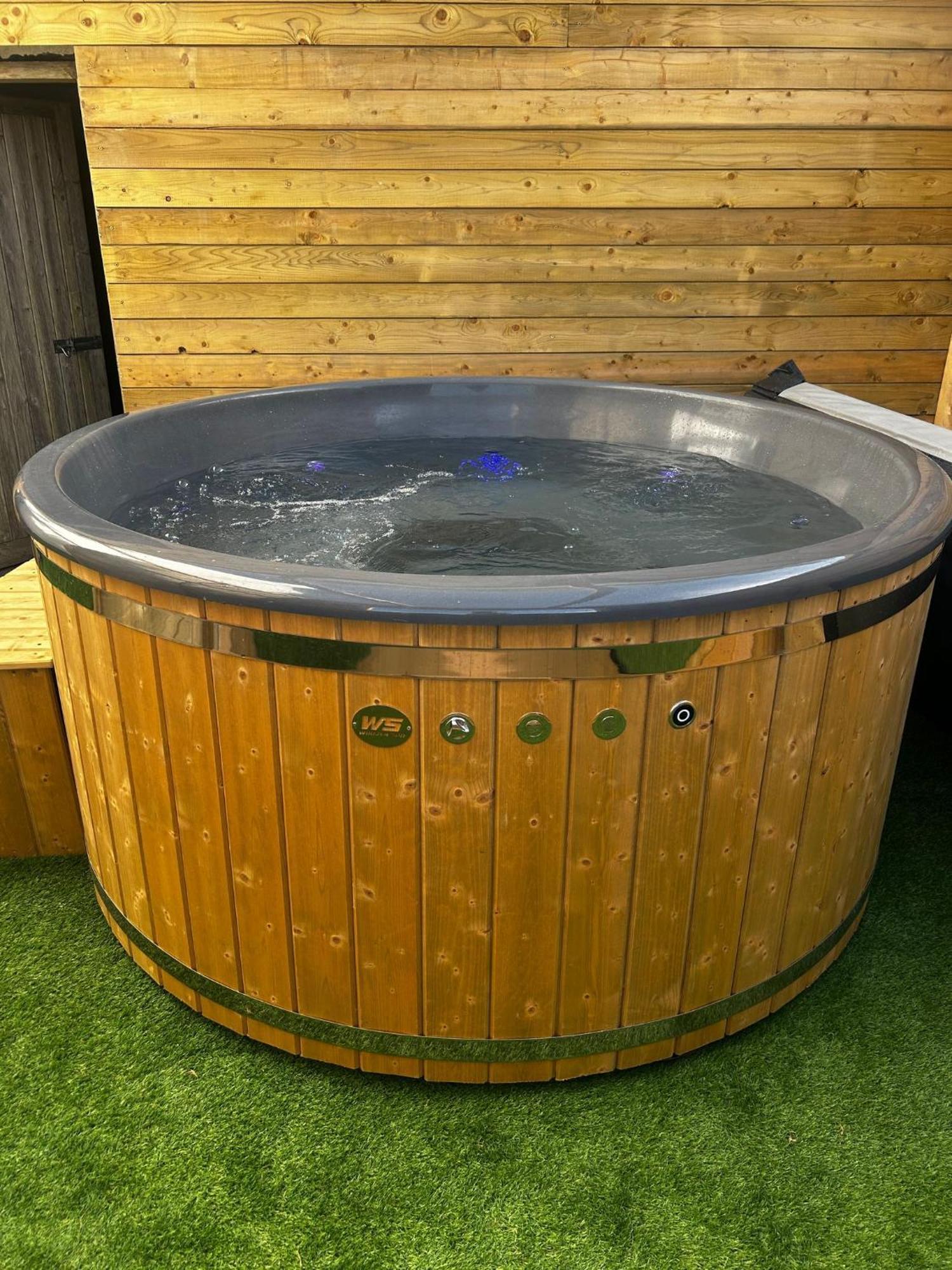 The Alpaca Farmhouse With Hot Tub And Alpaca Experience Included Dromara Exterior photo