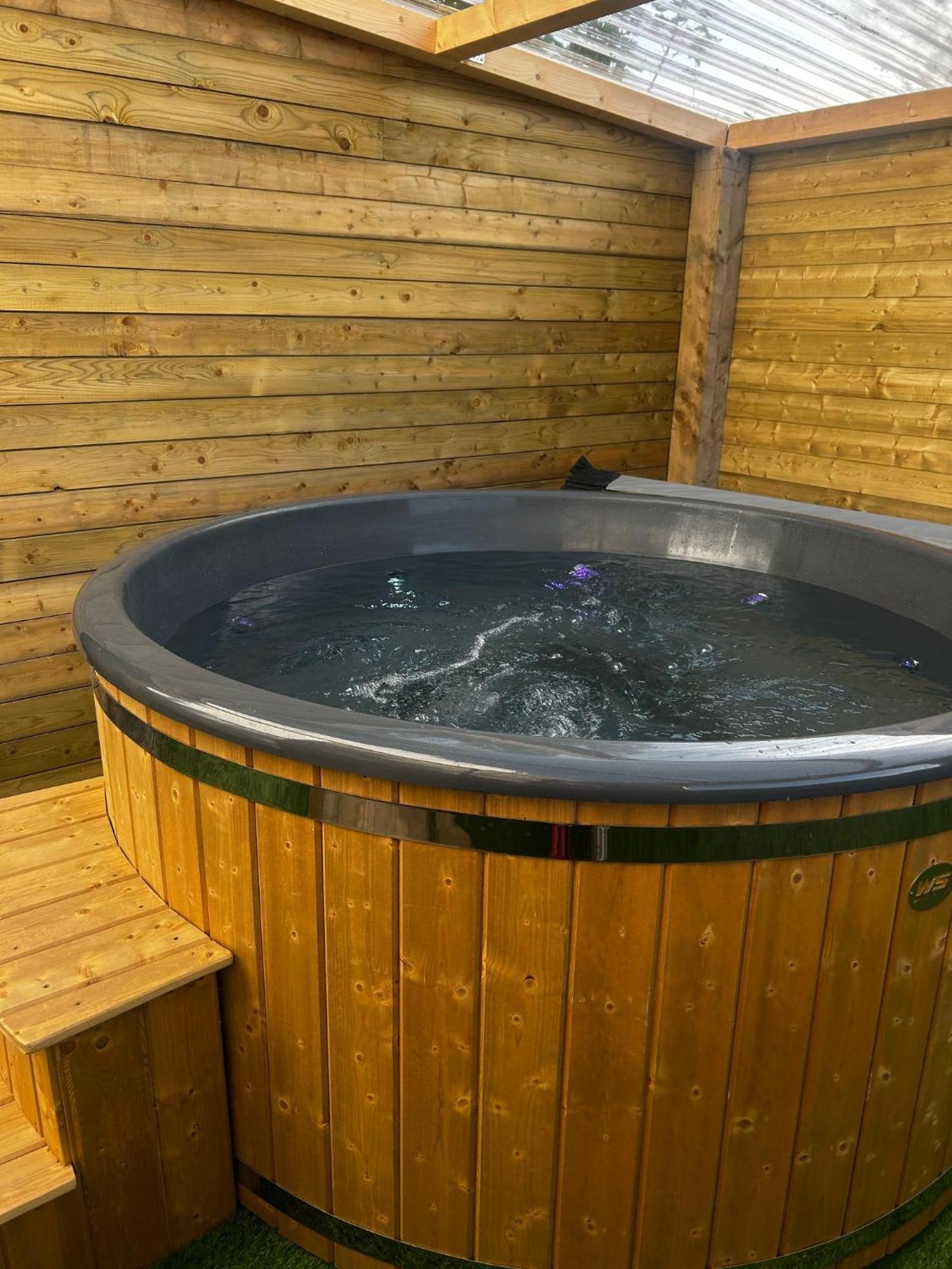 The Alpaca Farmhouse With Hot Tub And Alpaca Experience Included Dromara Exterior photo